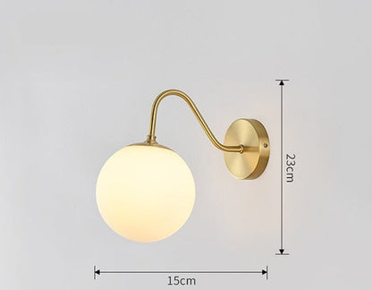 Nordisk vägglampa med glödlampa
