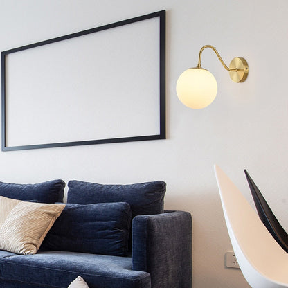Nordisk vägglampa med glödlampa