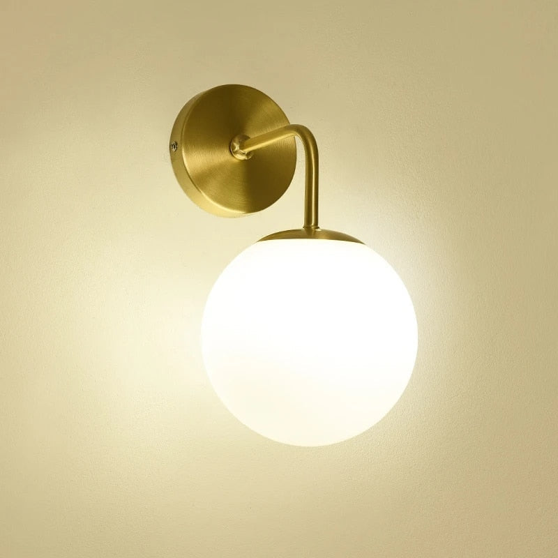 Nordisk vägglampa med glödlampa