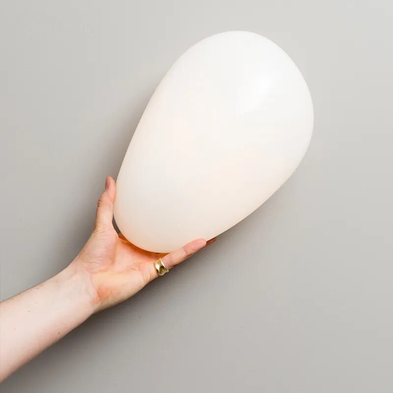 Vägglampa i färgat glas