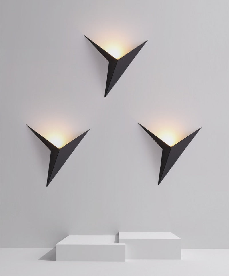 Triangel vägglampa