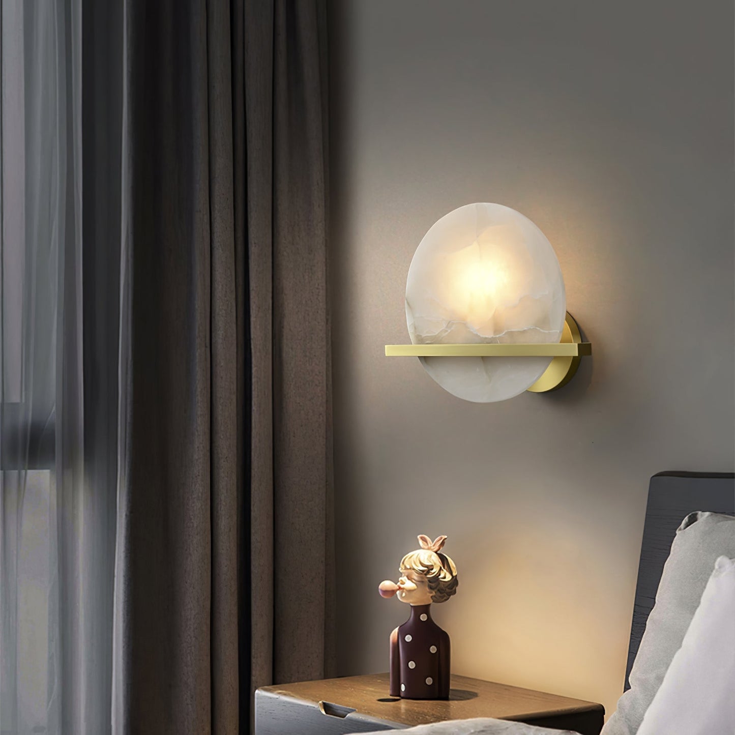 Vägglampa i marmor