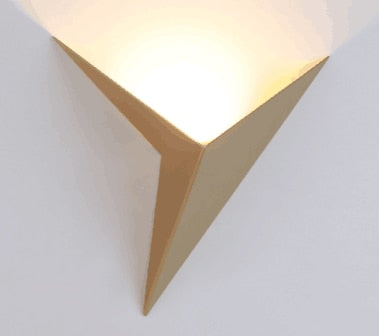 Triangel vägglampa