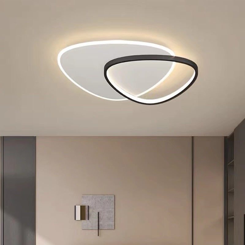 Taklampa med modern form