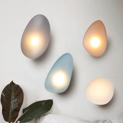 Vägglampa i färgat glas
