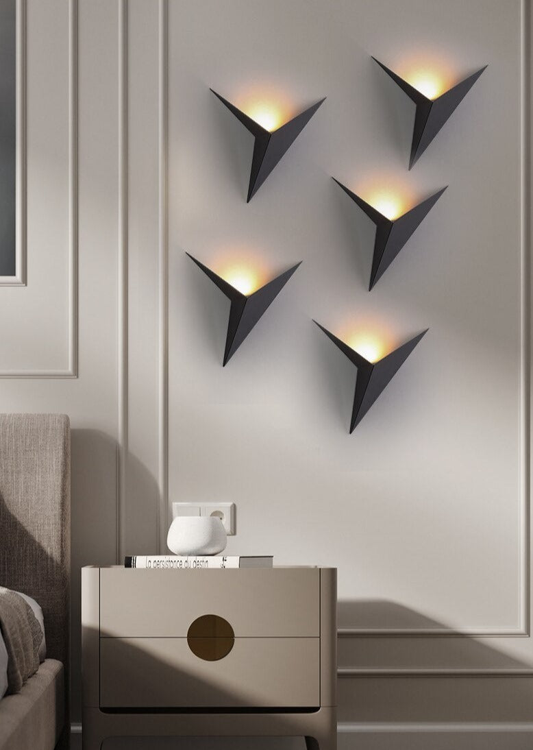 Triangel vägglampa