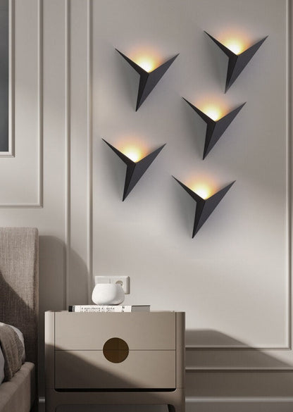 Triangel vägglampa