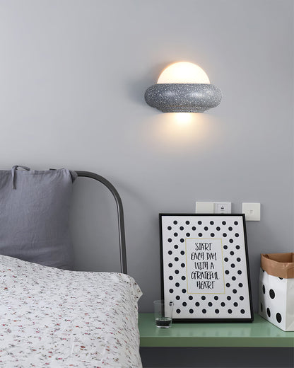 Fuzzy Vägglampa