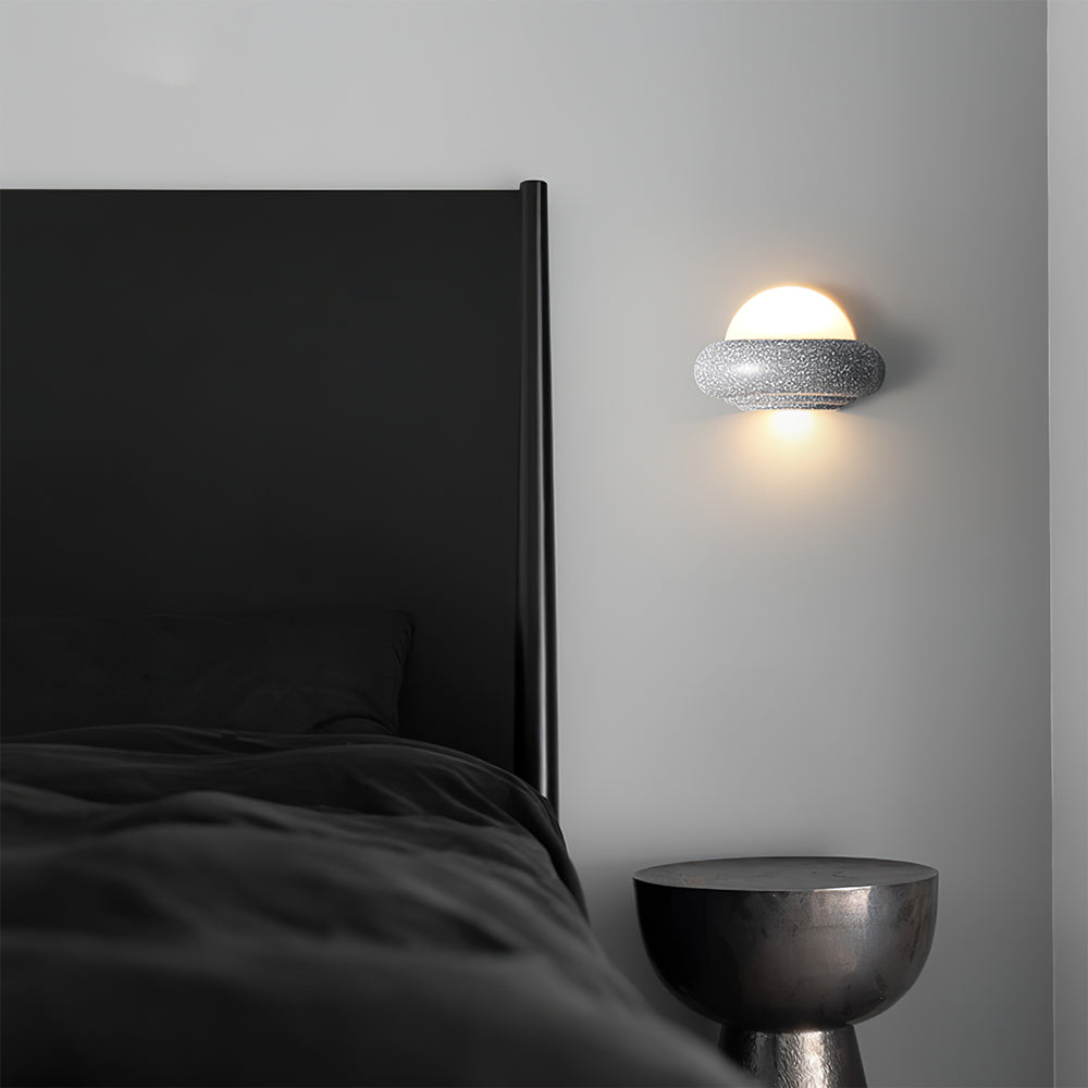 Fuzzy Vägglampa