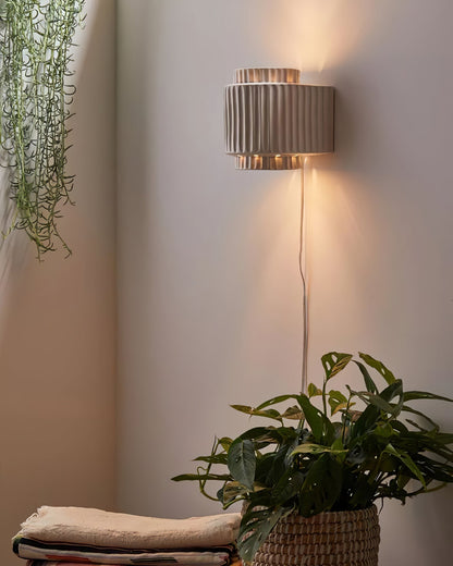 Vägglampa med pelare